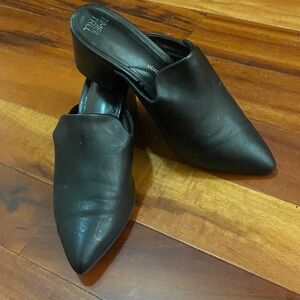 Time and Tru Sleek Black Leather Mules Size 8 Gently Worn